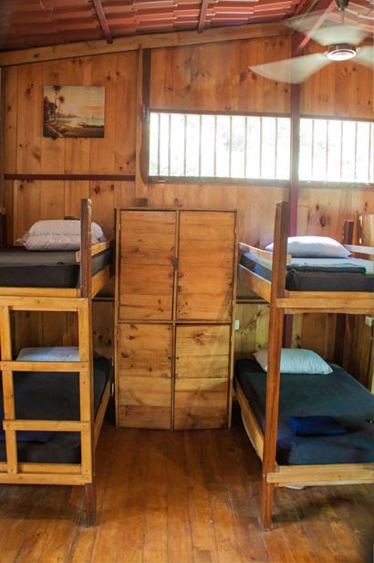 Отель Burnt Toast Surfcamp Носара Экстерьер фото